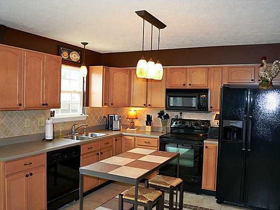 4th image of 1899 Windsor Ln