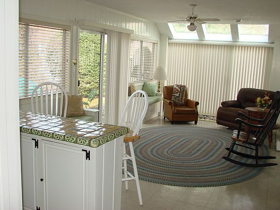 Sun Room with wet bar
