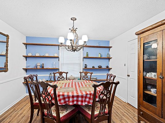 5th image of 127 Chatham Dr