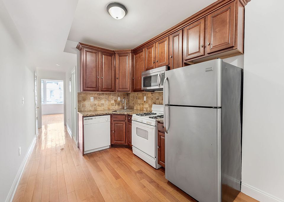 1st image of 111 Hutton St APT 3L