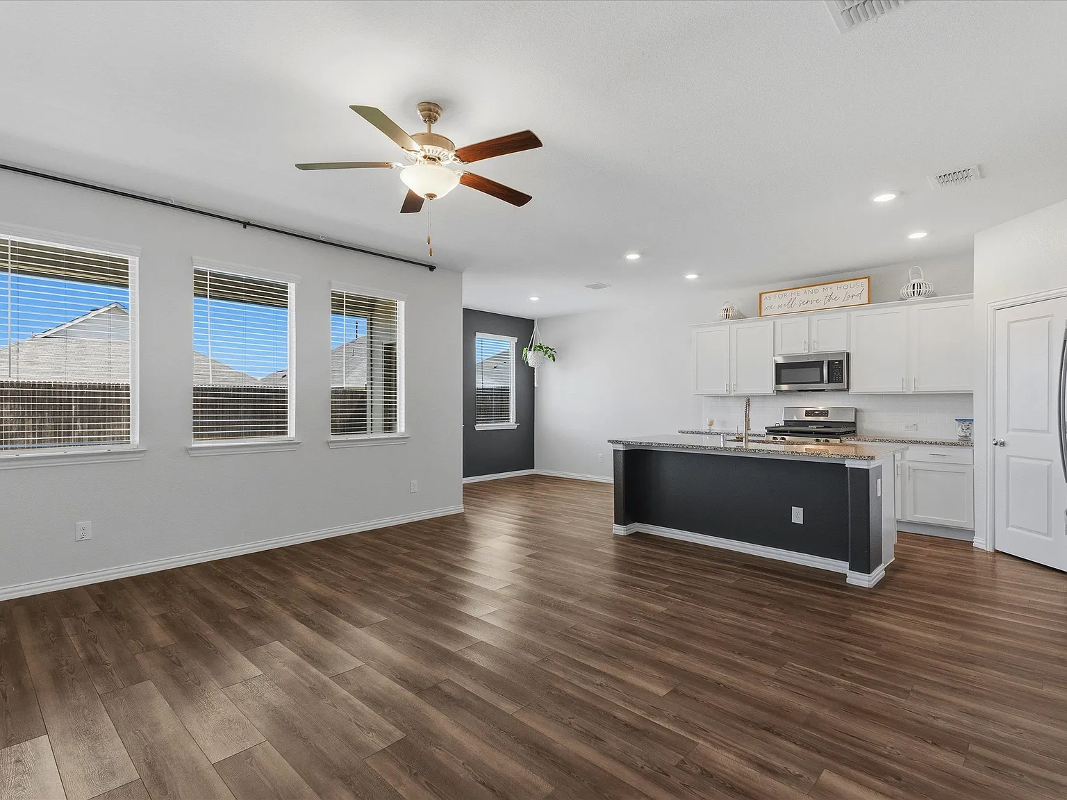 4 bed, 1815 sqft, $2,100 — Photo 2