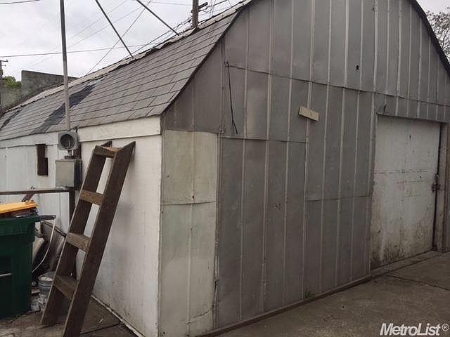 2nd image of 1217 N Wilson Way
