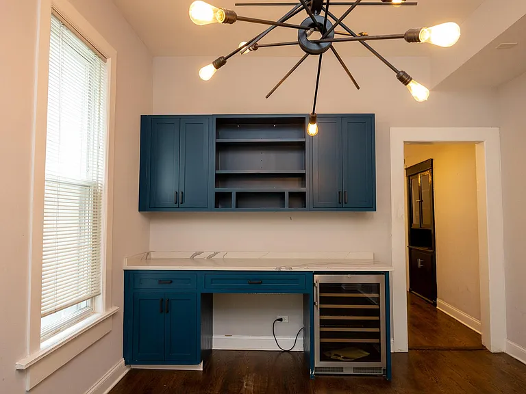 1241 W Barry Ave #1 — Photo 2