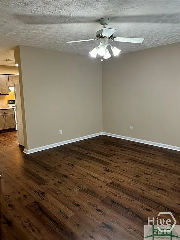 2 bed, 1.5 bath, 1000 sqft, $1,450 — Photo 3