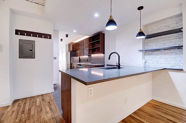 Rented by Urbane Brokerage | media 17