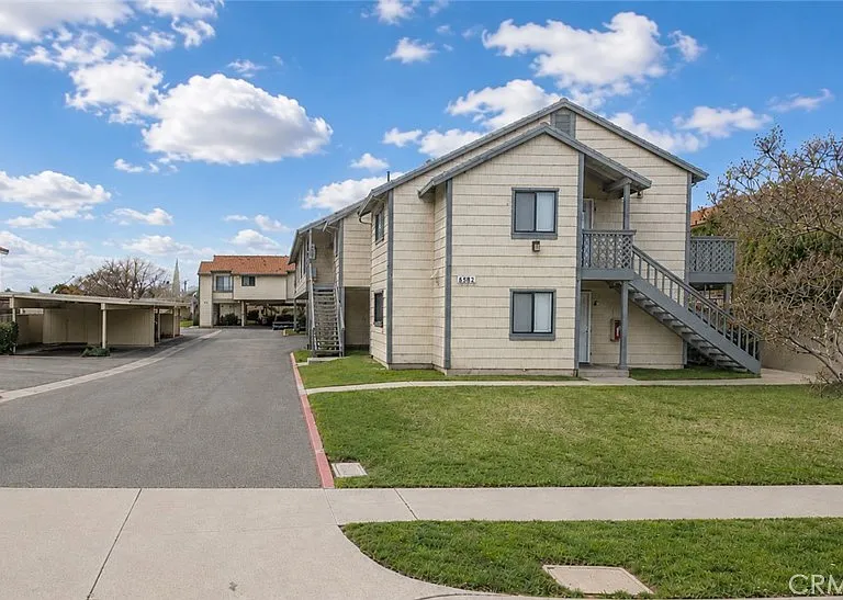 8582 Tamarind Ave #D — Photo 15