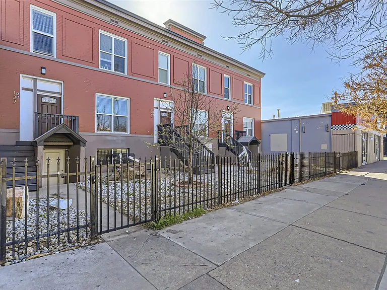 122 S Broadway — Photo 13