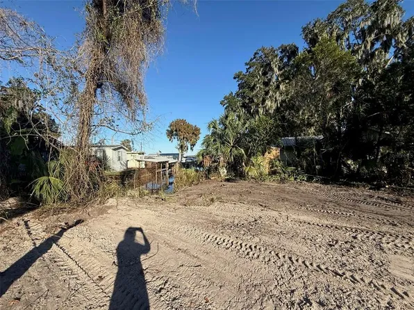 748 County Road 477a, Lake Panasoffkee, FL 33538
