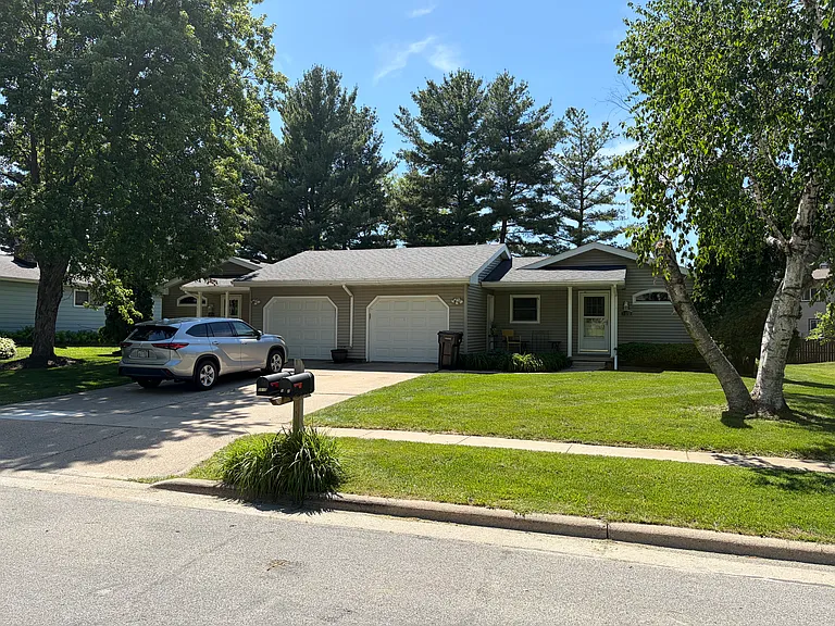 3212 Northbrook Dr — Photo 1