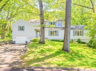 39 Falmouth Rd, Fairfield, CT 06825