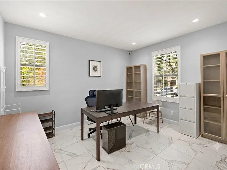 72 Henson — Photo 9
