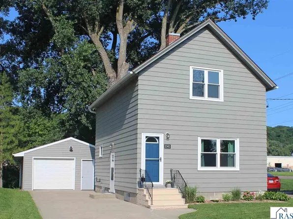 1041 Quincy St, North Mankato, MN 56003