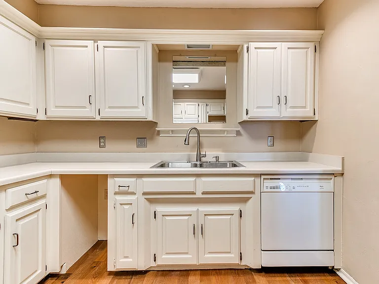 6313 Avalon Ln — Photo 8