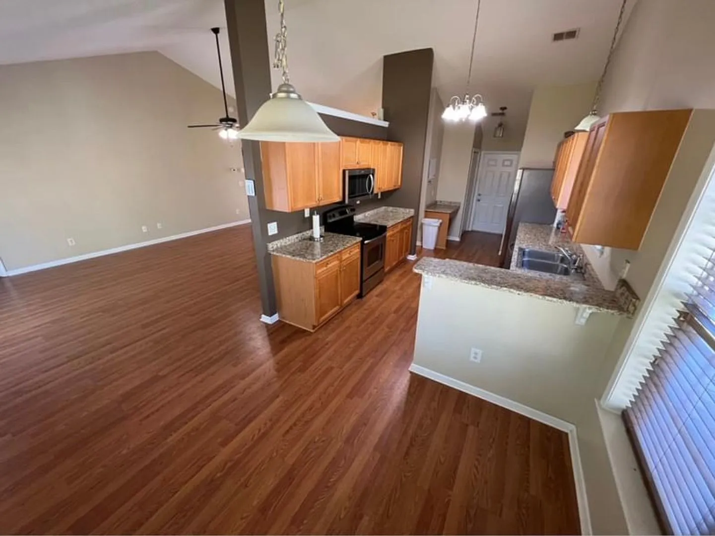 Private 3 Bed/2 Bath House in St. James School area!! — Photo 2