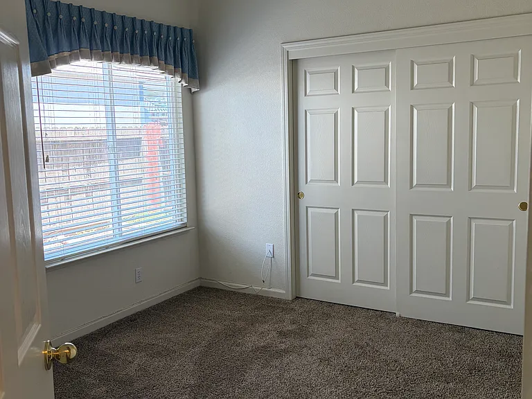 2909 Ashbrook Ct — Photo 5