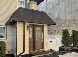 88 E Valley Stream Boulevard #9, Valley Stream, NY 11580