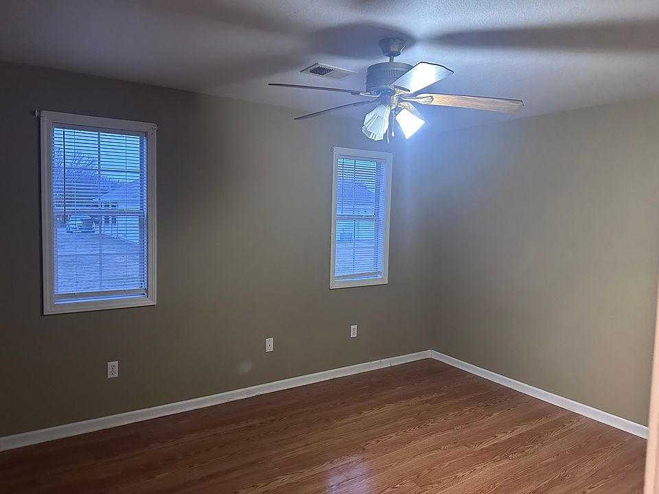 1st image of 704 Flintwood Dr
