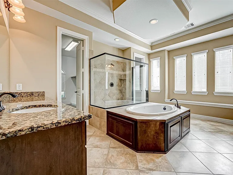 2914 Cotswold Ln — Photo 34