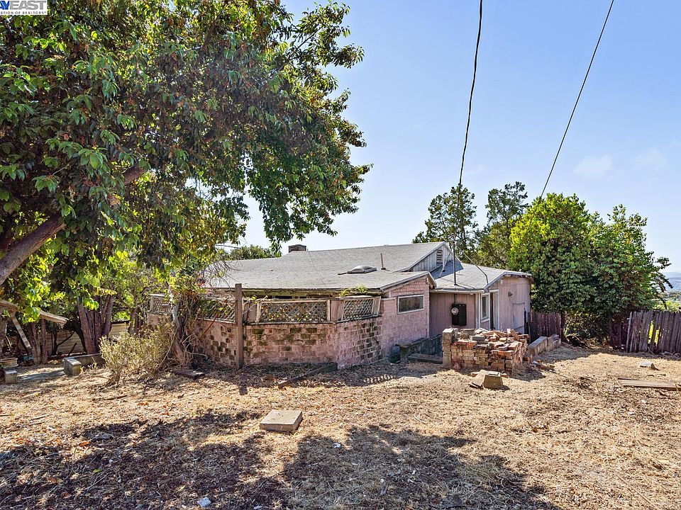 1st image of 2550 Hillcrest Ave