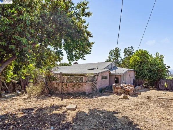 2550 Hillcrest Ave, Hayward, CA 94542