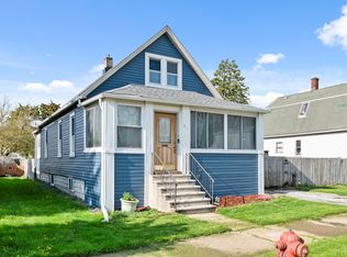 37 McKinley Ave, Steger, IL 60475