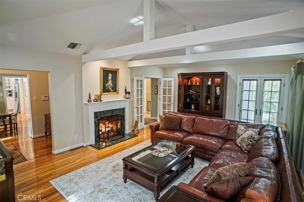 3 bed, 2278 sqft, $9,500 — Photo 3