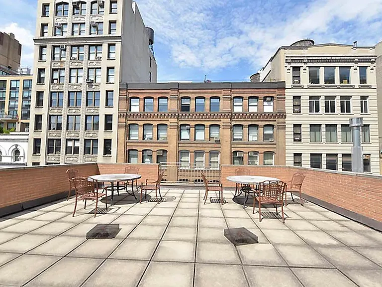 140 W 19th St — Photo 5