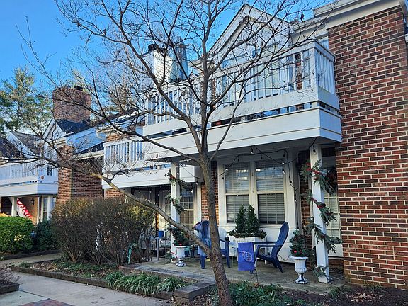 3rd image of 2618 S Arlington Mill Dr APT D