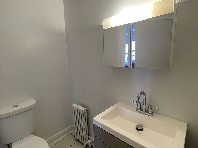 68-70 Courtney Avenue — Photo 6