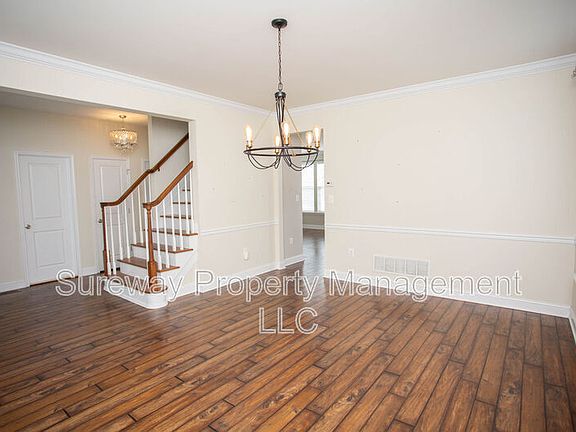 3rd image of 1 Tweentown Close