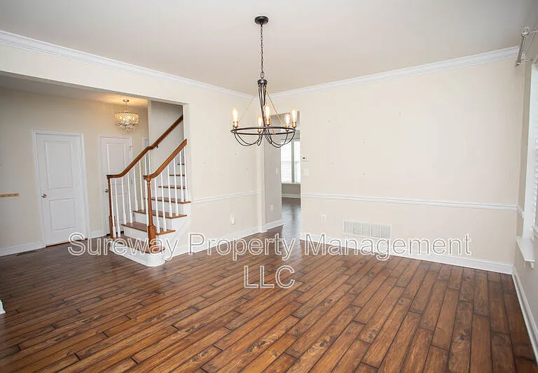 1 Tweentown Close — Photo 3
