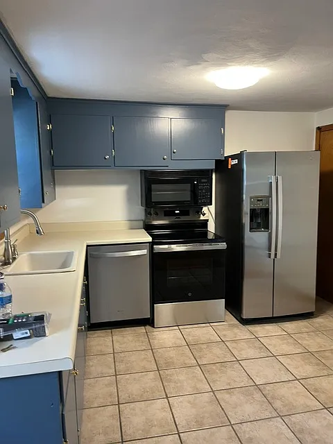 2 bed, 900 sqft, $1,800 — Photo 2