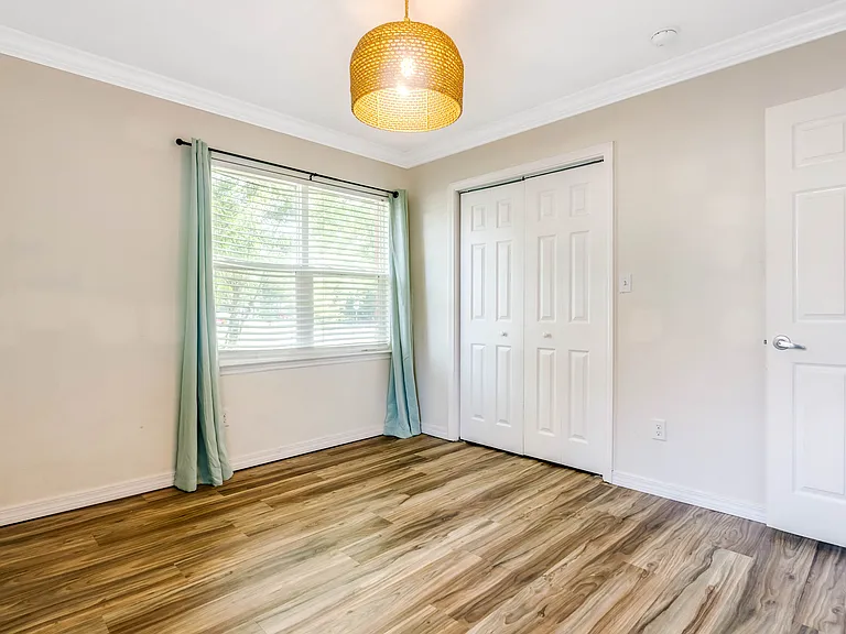 308 Hollywood Blvd SE — Photo 33
