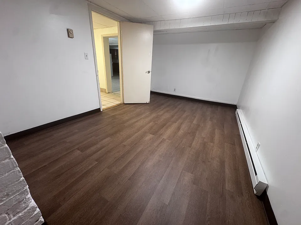 174 Carey Ave #BASEMENT