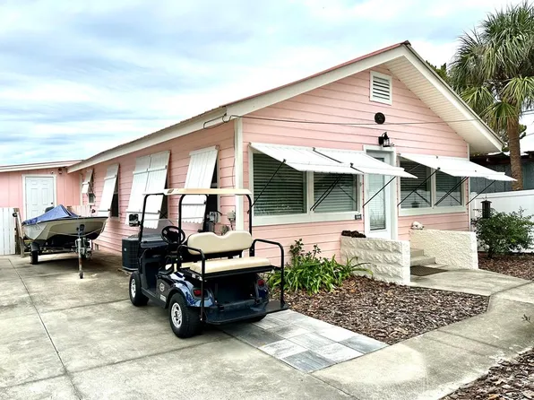 625 6th St, Cedar Key, FL 32625