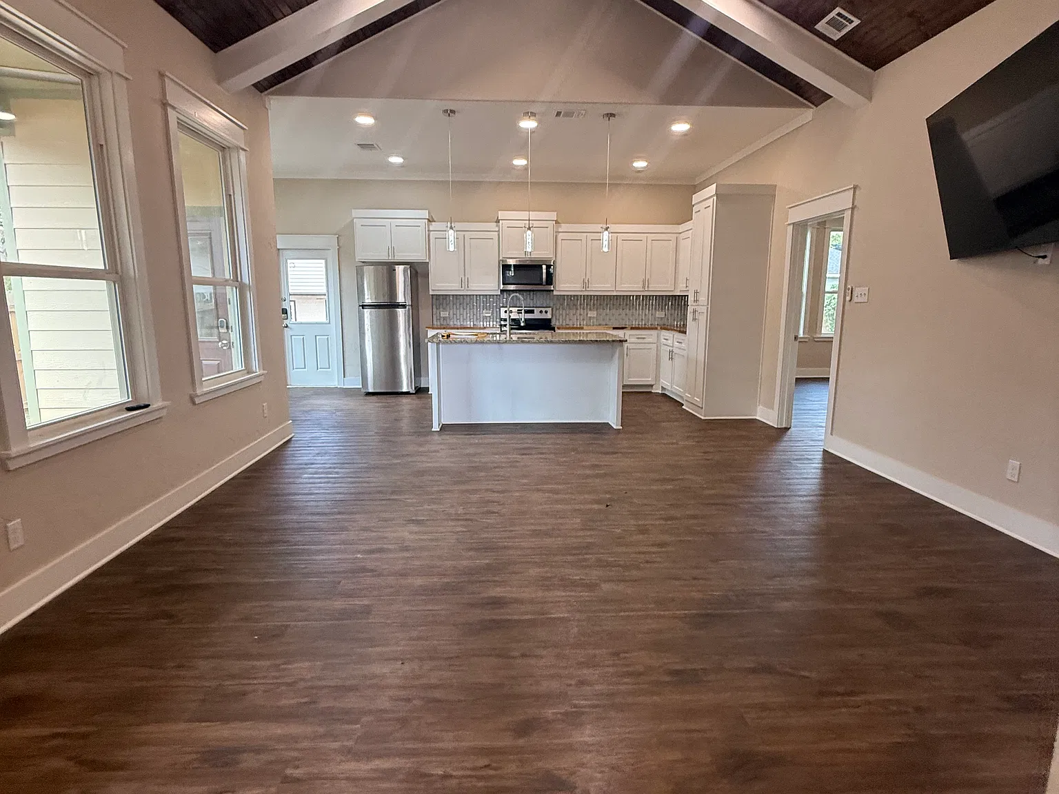 3 bed, $1,950 — Photo 4