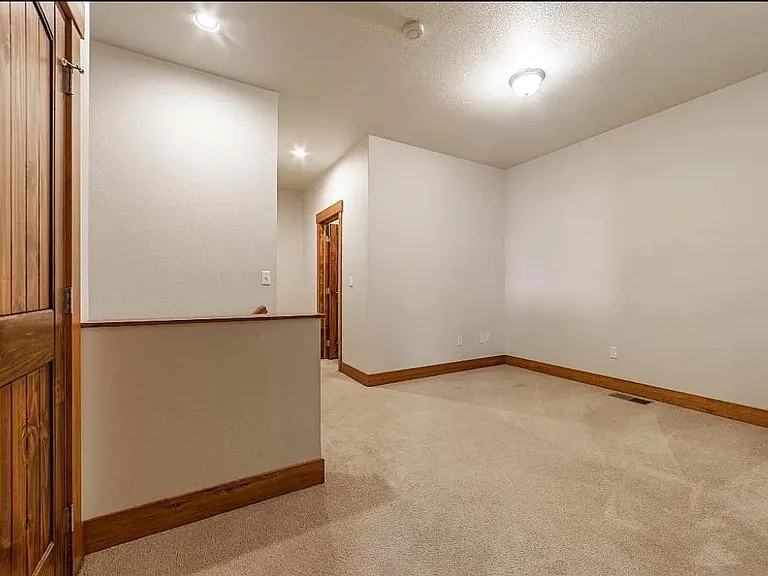 Silverleaf Dr — Photo 10