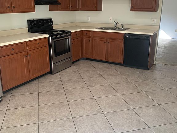 4th image of 613 Fawn Lake Ct