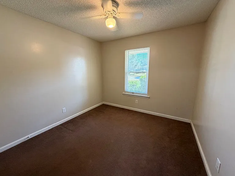1330 N Hampton Dr — Photo 18