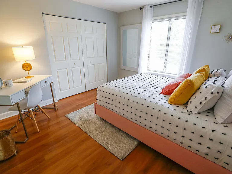 Farmingdale Apartments — Photo 22