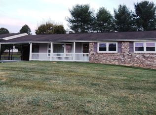 4604 Newbern Heights Dr, Pulaski, VA 24301