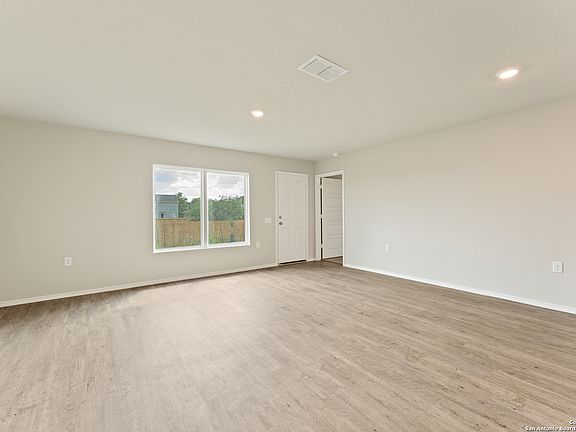 3rd image of 1426 Outrigger Way