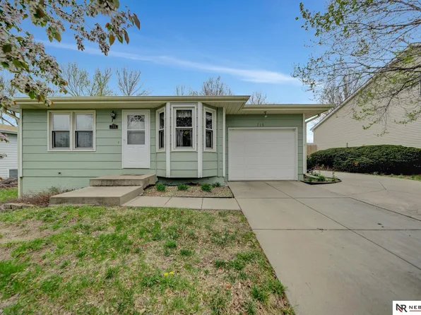 715 Bridger Rd, Lincoln, NE 68521
