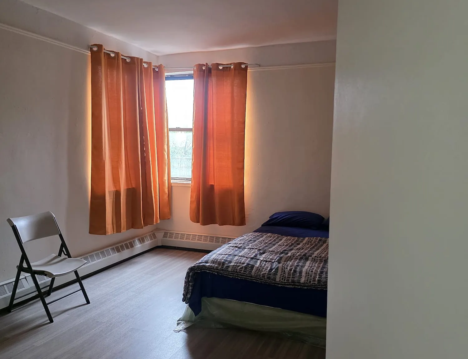 3 bed, 854 sqft, $1,200 — Photo 1