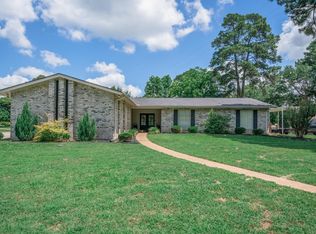 317 E Robinwood Dr, White Oak, TX 75693