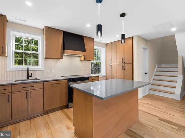 4505 36th St S APT B2, Arlington, VA 22206