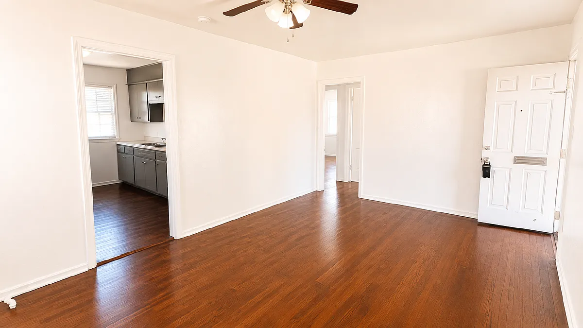 Building Photo - 2132 Miramar Blvd