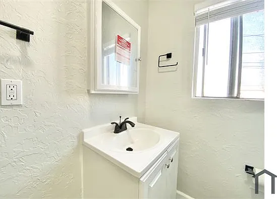 6717 S San Pedro St #9 — Photo 8