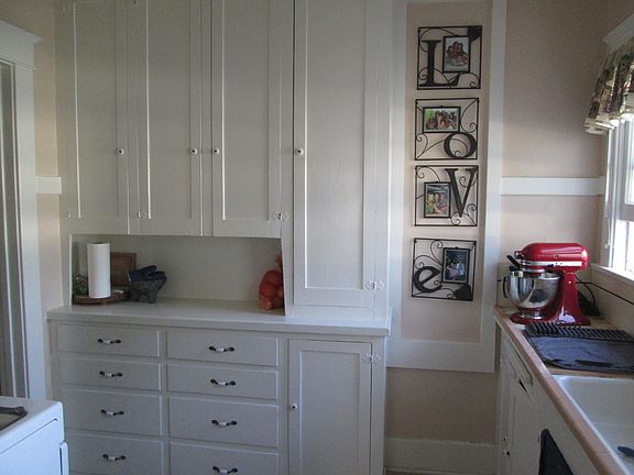 2nd image of 209 Roswell Ave APT C
