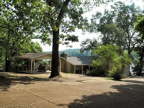 1st image of 133 W Lakeshore Dr